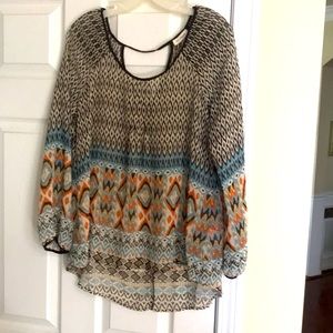 Boutique fun shirt. Hi-lo bottom.